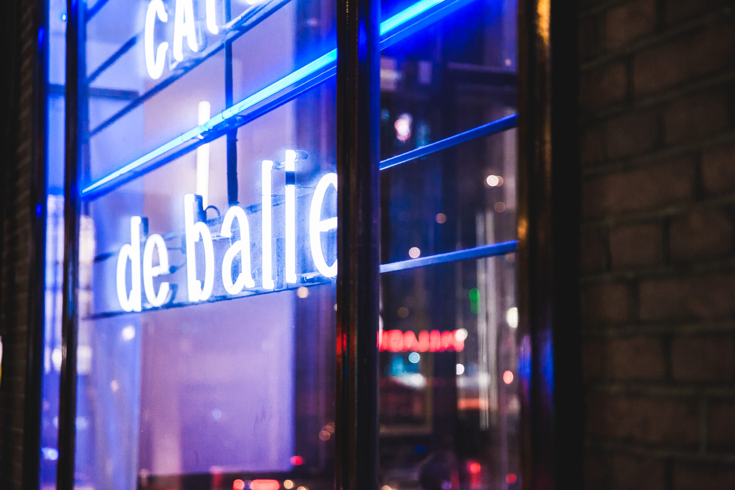 foto van het café-restaurant van buiten De Balie